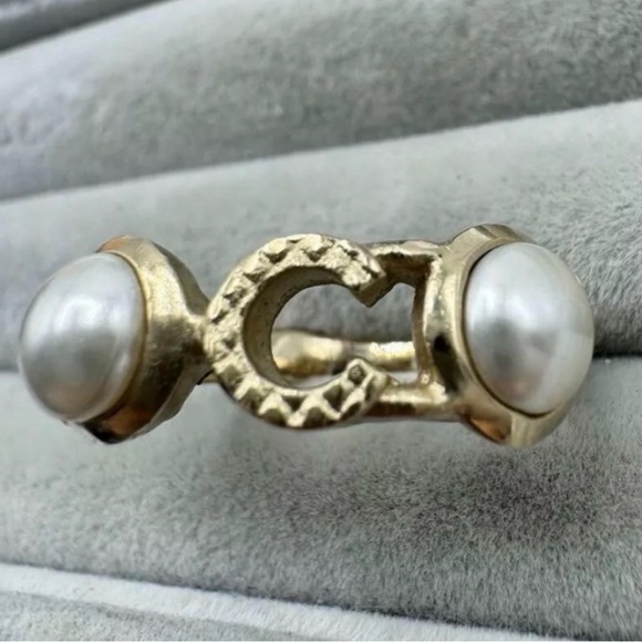 Chanel Faux Pearl COCO Logo Ring - sz 6.5 - Picture 3 of 10